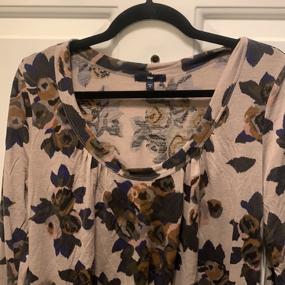 Gap high low floral long sleeve - Picture 3 of 5